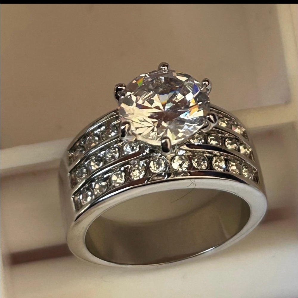 Elegant 3 row engagement ring